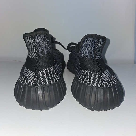 yeezy 350 v2 oreo - Picture 4 of 4